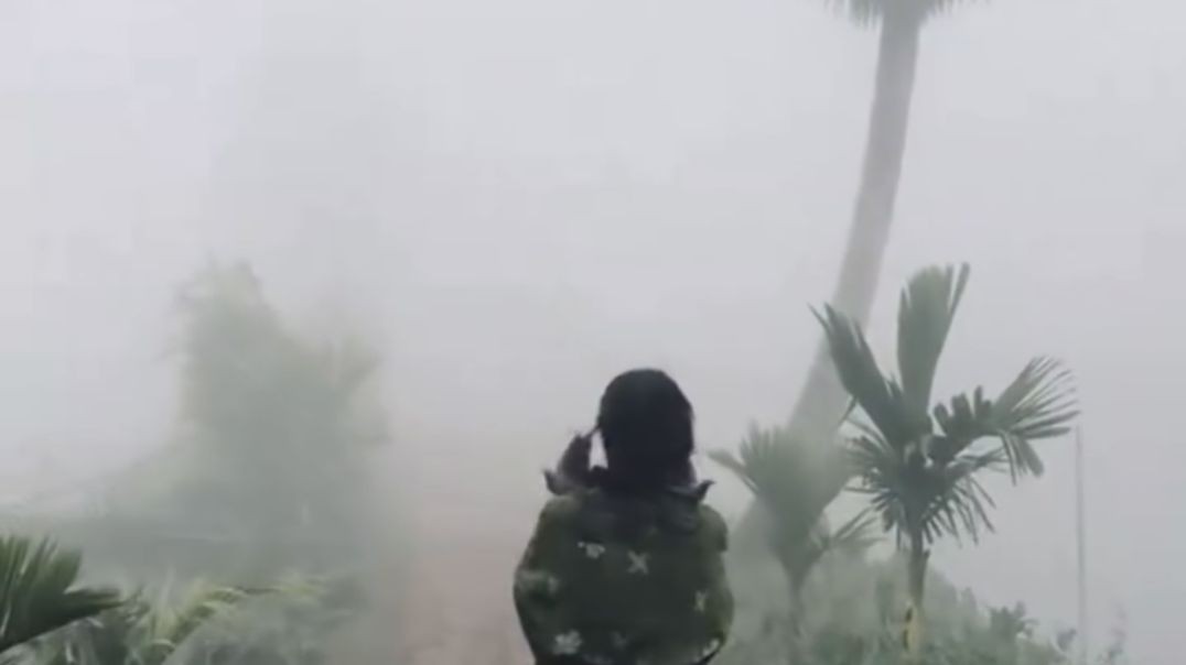 🎯 “নিজেকে কখনো কম মনে করো না, সময় তোমাকেও একদিন প্রমাণ দেবে।”